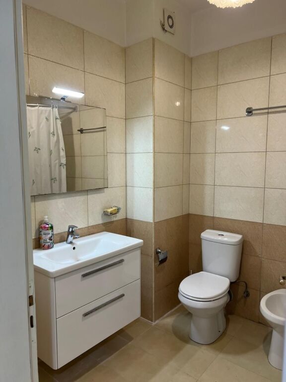 Astrit jepet me qira Apartament 2+1+2i mobiluar
