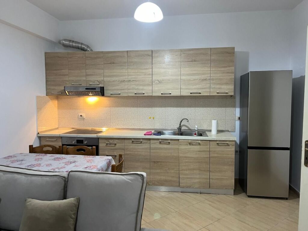Astrit jepet me qira Apartament 2+1+2i mobiluar