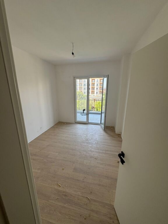 SHITET APARTAMENT 2+1+2 INSTITUT 107.000 EURO FH-86169