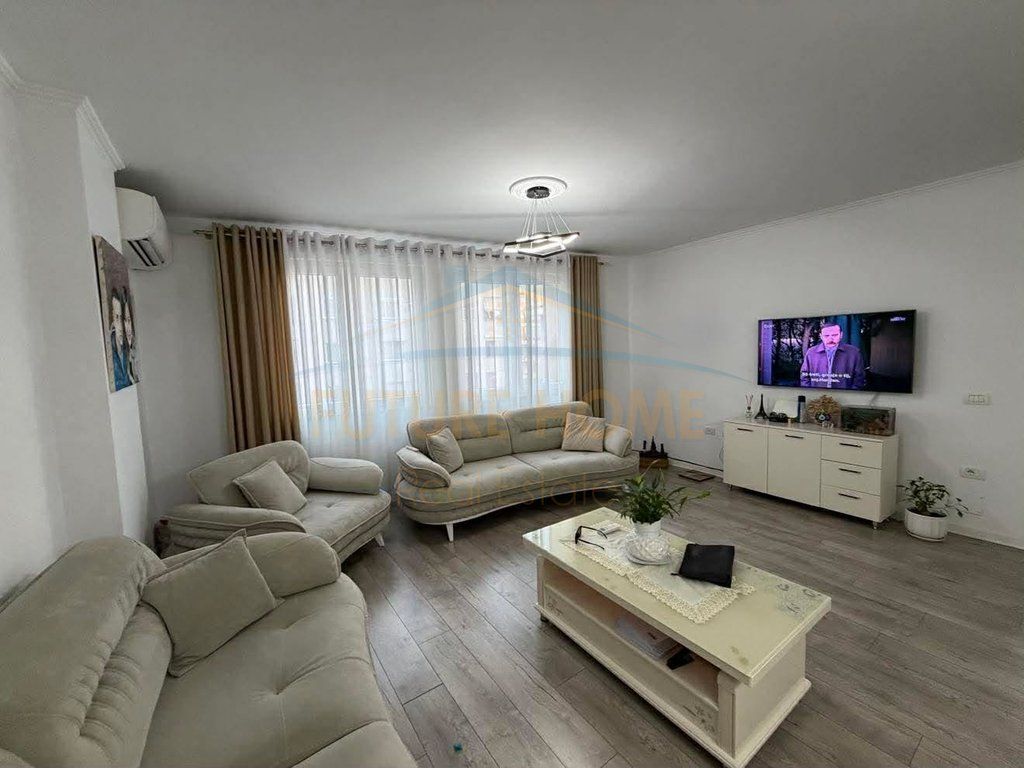 Shitet, Apartament 2+1, Pallatet Cabej, Misto Mame