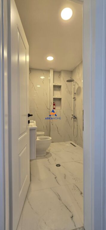 VENDESI APPARTAMENTO 1+1+BALCONE "VICINO ALLA STRADA SHEFQET MUSARAJ" 165000 EURO