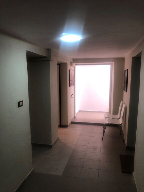 UFFICIO IN AFFITTO 16 M2 BLLOK 25.000 LEKE FH-86236