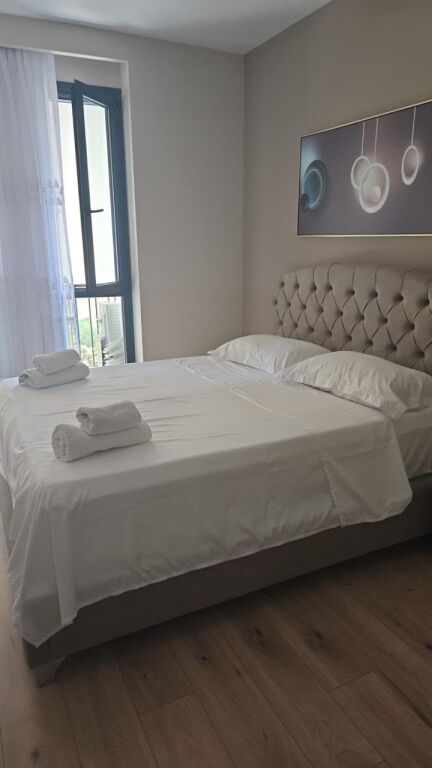 Apartament 2+1, kati i tretë, në zemër të Lungomares