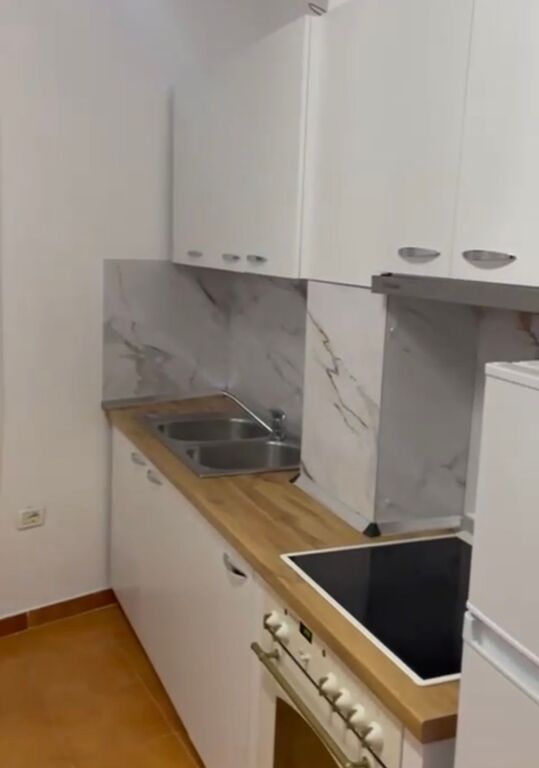 Apartament 1+1 per shitje ne Astir prane Kompleksit Fratari