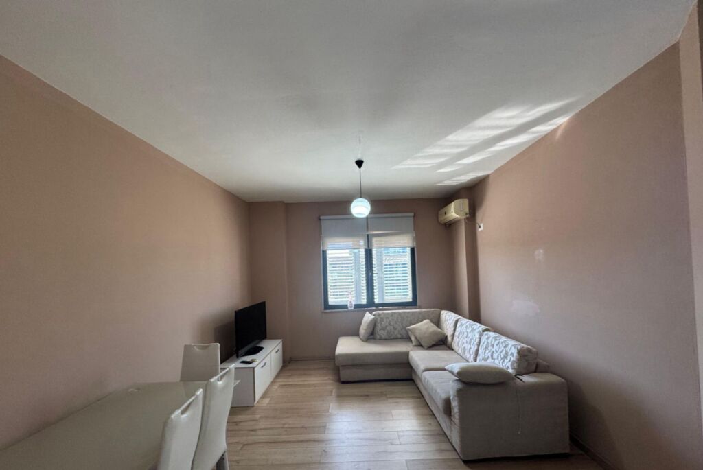 Apartment 1+1 for rent, Usluga Complex opposite Spak 500 Thousand leke