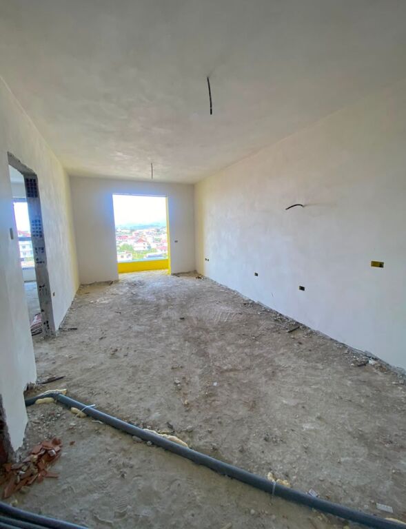 Shitet , Apartament 1+1, Cmimi 850 € /m² ,Paskuqan .
