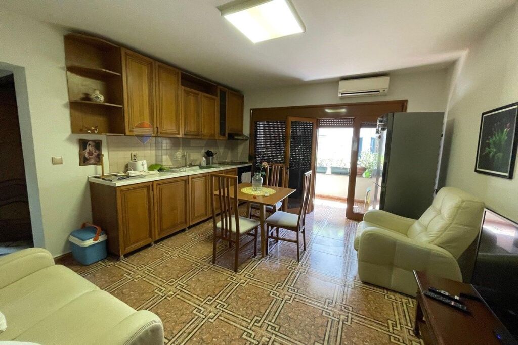 Apartament 1+1 me Qira tek Rr. Kosovareve