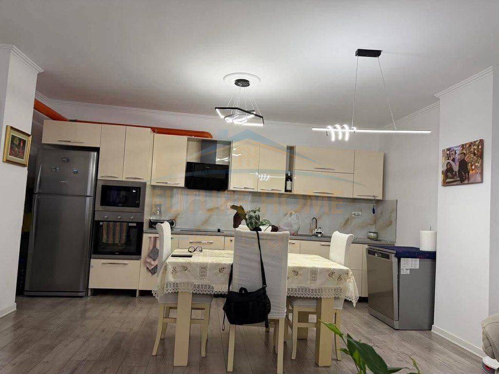 Shitet, Apartament 2+1, Pallatet Cabej, Misto Mame