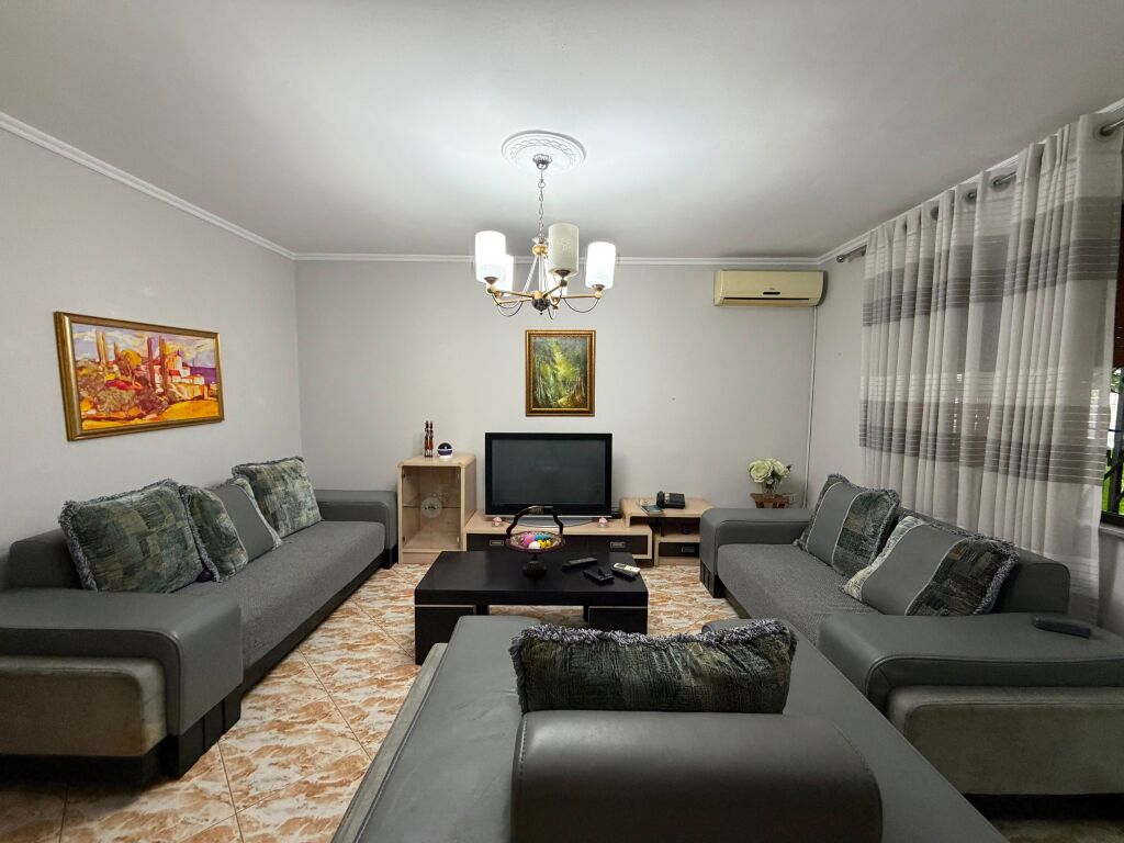 Apartament+Dyqan+Garazh per shitje tek 21 Dhjetori.