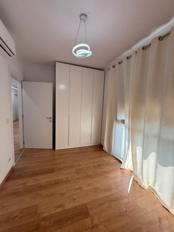 Jepet me qira 2+1+parkim AKSES TIRANA 800 mije leke