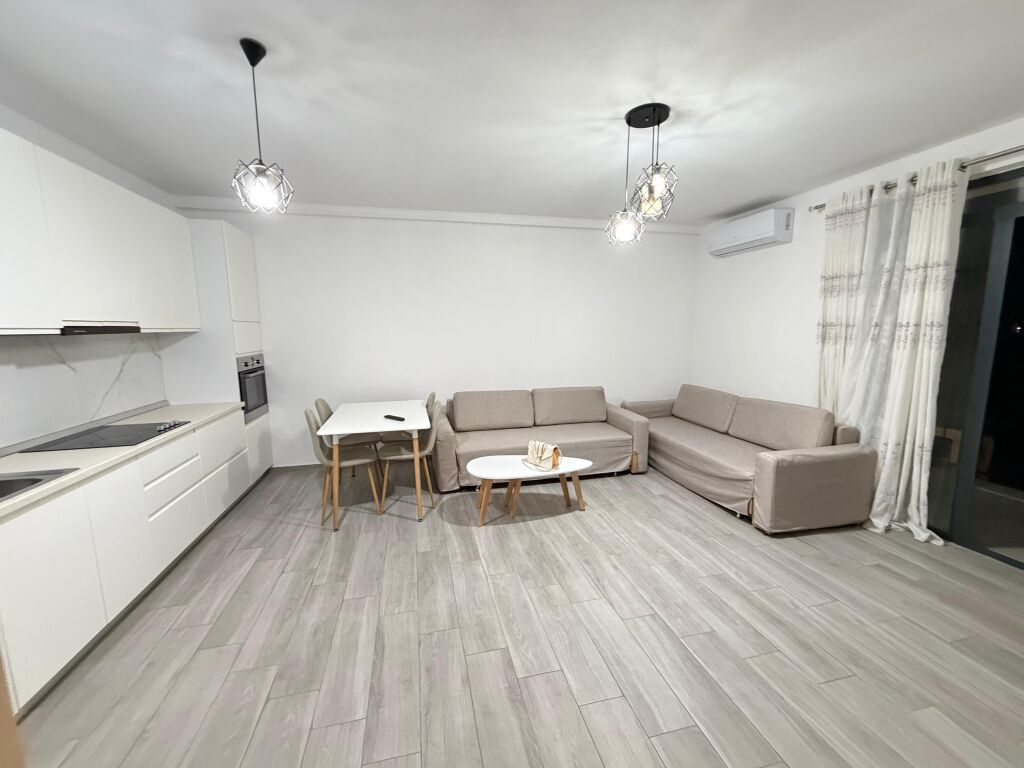 Jepet me qira apartament 3+1 tek 5 Maji