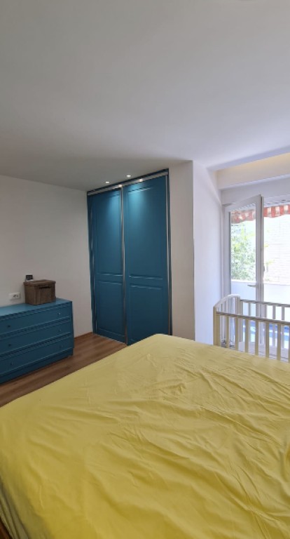 SHITET APARTAMENT 2+1 – PRANË STADIUMIT AIR ALBANIA