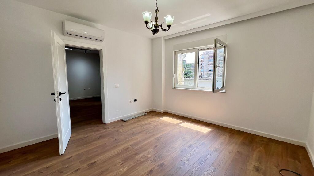 🏢 UFFICIO IN AFFITTO: 2 Ambienti di Lavoro 📍Stadio Air Albania – Fronte Strada Principale || 1.050€/Mese – Edificio Nuovo – 3° Piano – 77 m² – Posizione Premium