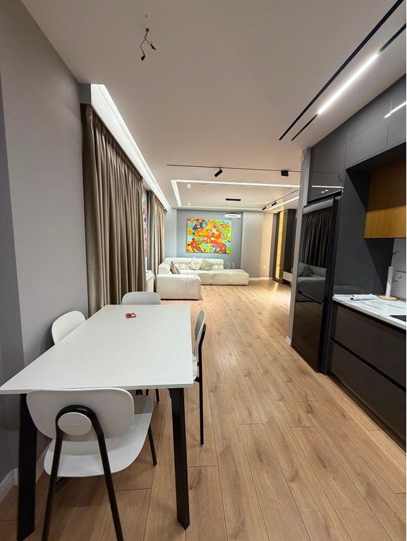 Apartamentg 2+1+2 per qira te Rruga Fortuzi