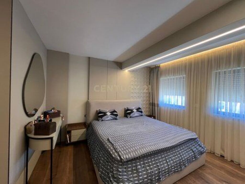 Jepet me qira super duplex te investuar ne detaje tek rezidenca Kodra e Diellit !!