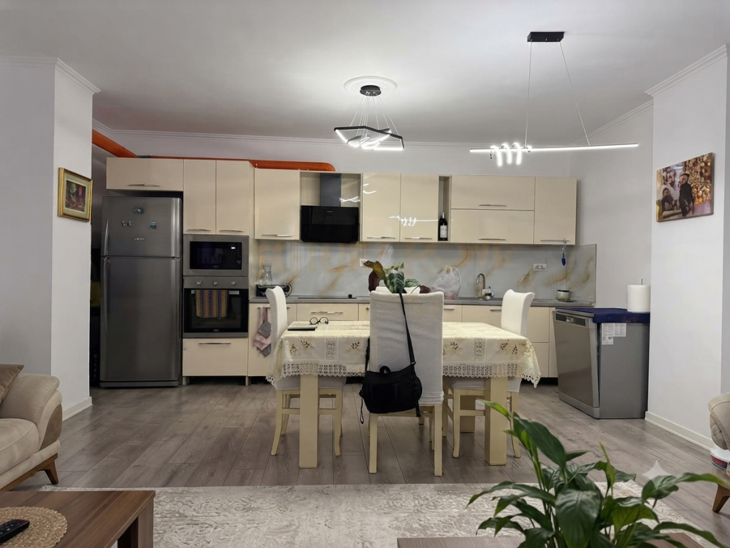 Shitet, Apartament 2+1, Pallatet Cabej, Misto Mame