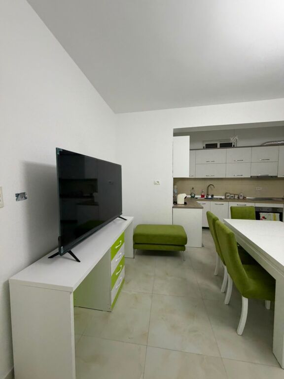 Rent | Shtëpi private 1 + 1 | Rruga Riza Cerova | 550 €/month