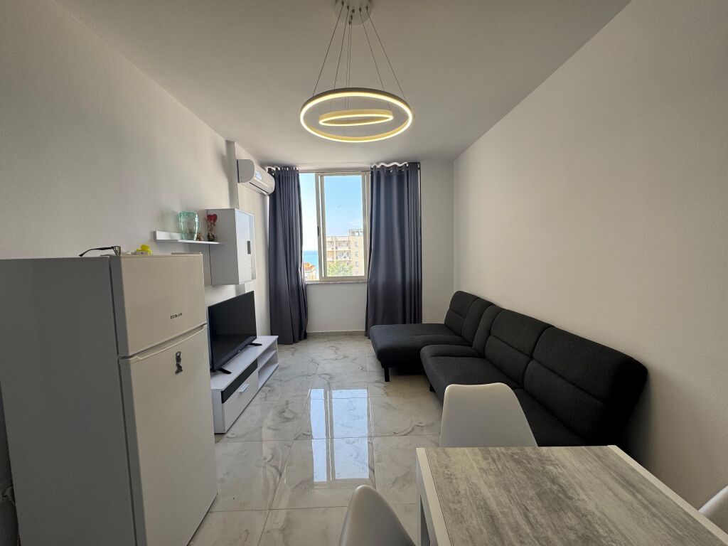 Shitet Apartament 1+1