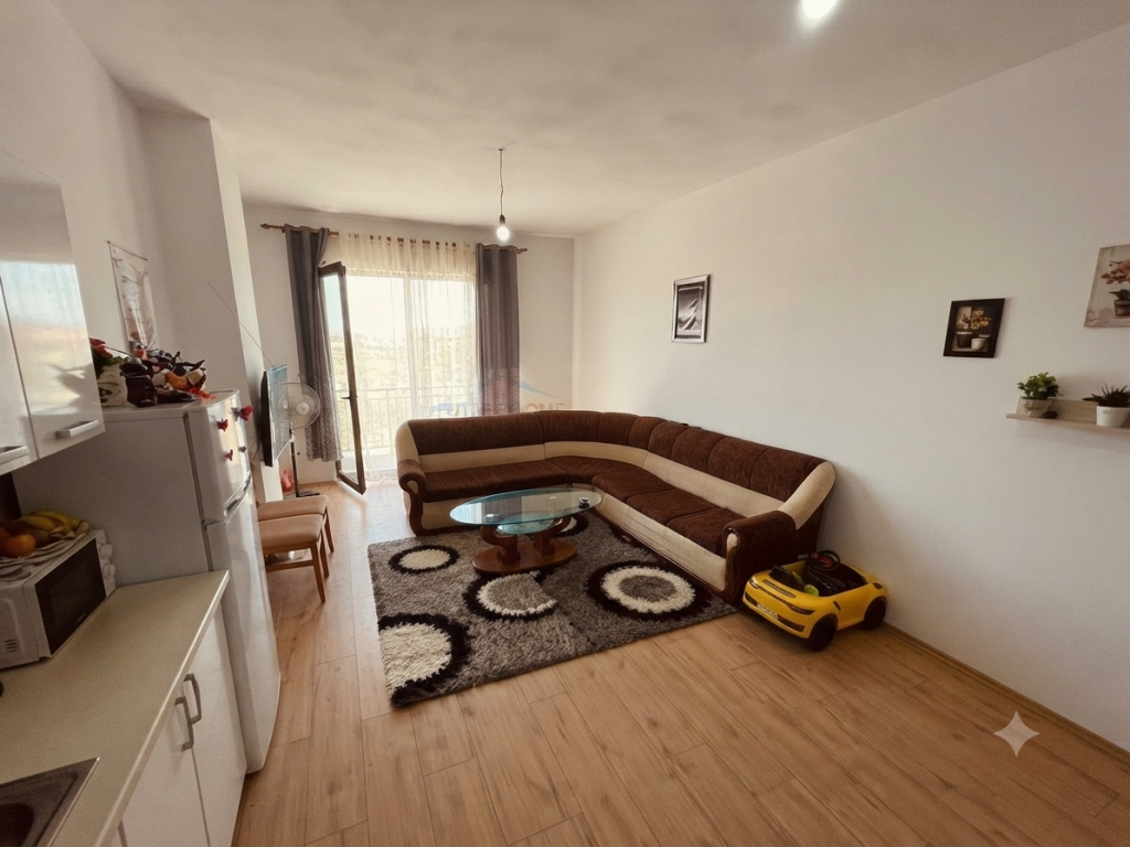 Shitet, Apartament 1+1,Kamez, Tiranë