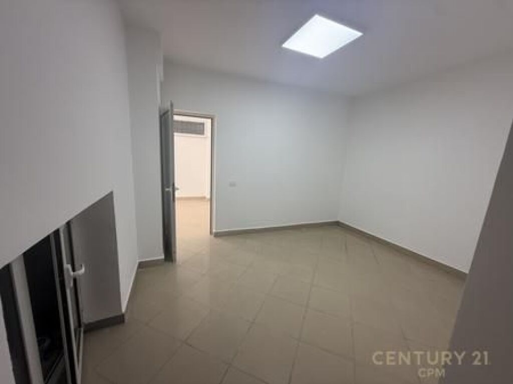 OKAZION!NJËSI KOMERCIALE PËR SHITJE PRANË SHKOLLËS SË BALETIT,NJËSIA NR.2 !