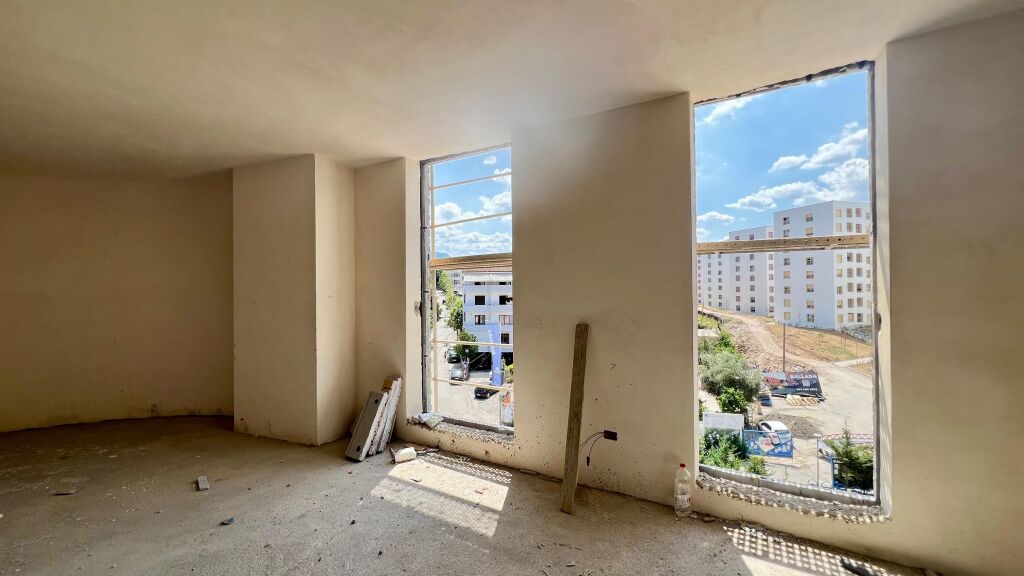 🏠 IN VENDITA: Appartamento 2+1+2 Bagni 📍Ali Demi (Di fronte a Mangalem 21) – 215.000 € – Consegna: 2026 – 4° Piano – 115 m² – Vivere Premium ad Ali Demi 🔥