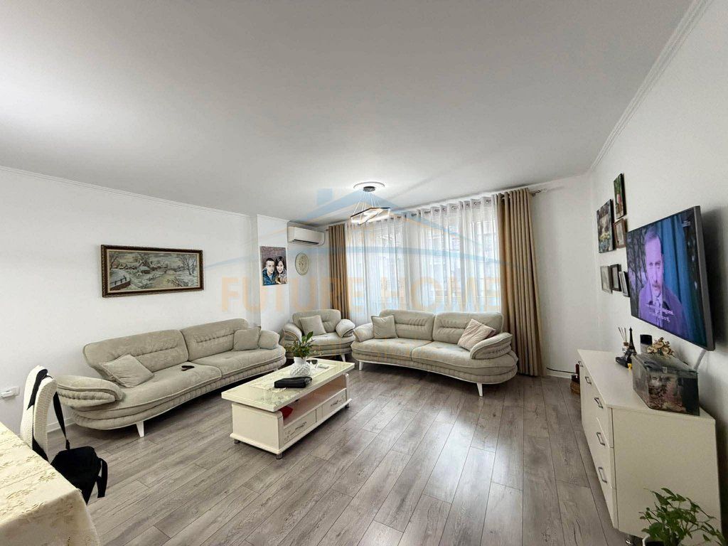 In vendita, Appartamento 2+1, Palazzi Cabej, Misto Mame . UNA72313