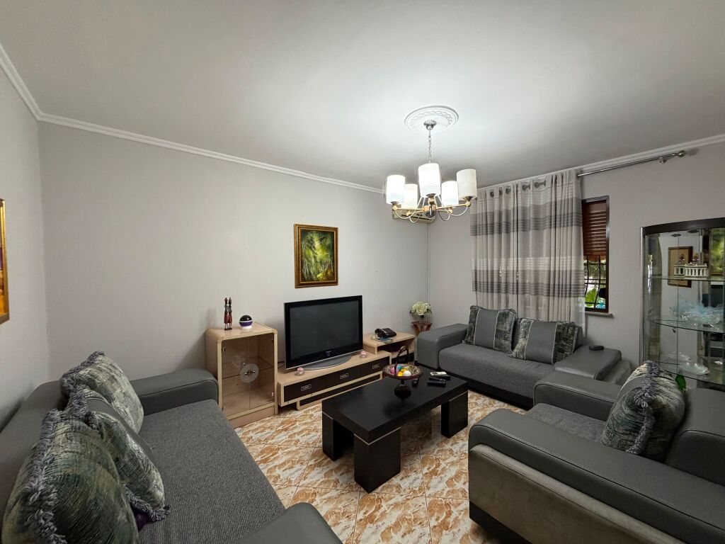 Apartament+Dyqan+Garazh per shitje tek 21 Dhjetori.