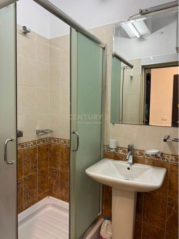 Unaza e Re, apartament 2+1+2 me qera