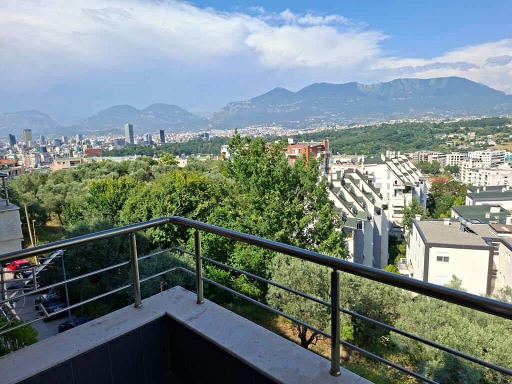 Kopshti Zoologjik Jepet 2+1 me qera (Rr.Peti)
