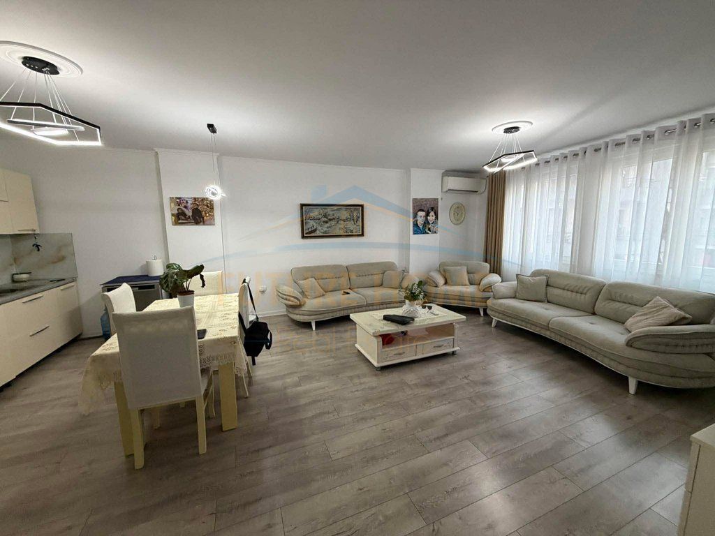In vendita, Appartamento 2+1, Palazzi Cabej, Misto Mame . UNA72313