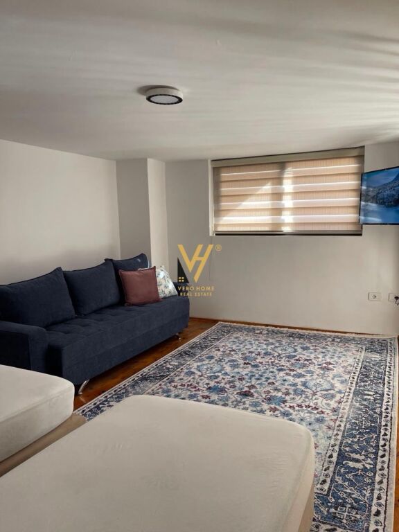JEPET GARSONIERE DUPLEX ME QERA TE RRUGA DURRESIT 50.000 LEKE
