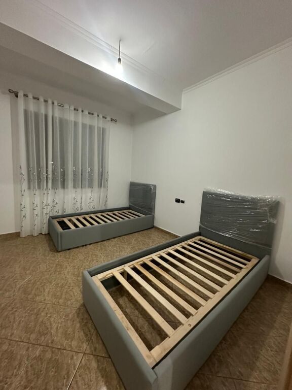 JEPET ME QERA 2+1 NELA 6 YZBERISHT 45000 LEKE