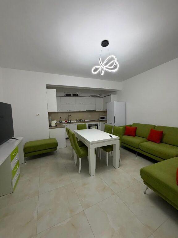 Rent | Shtëpi private 2 + 1 | Rruga Riza Cerova | 650 €/month
