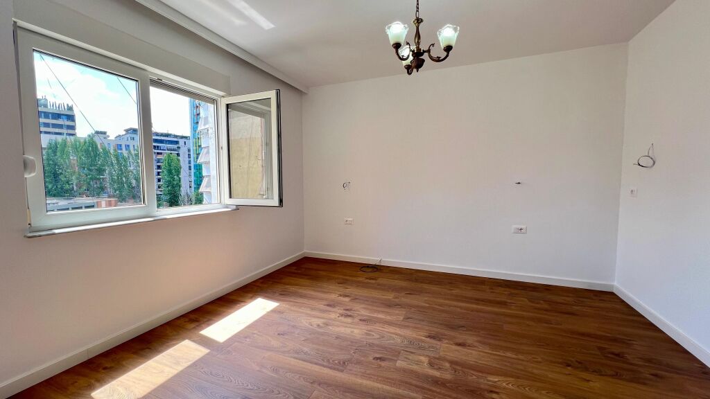 🏢 UFFICIO IN AFFITTO: 2 Ambienti di Lavoro 📍Stadio Air Albania – Fronte Strada Principale || 1.050€/Mese – Edificio Nuovo – 3° Piano – 77 m² – Posizione Premium