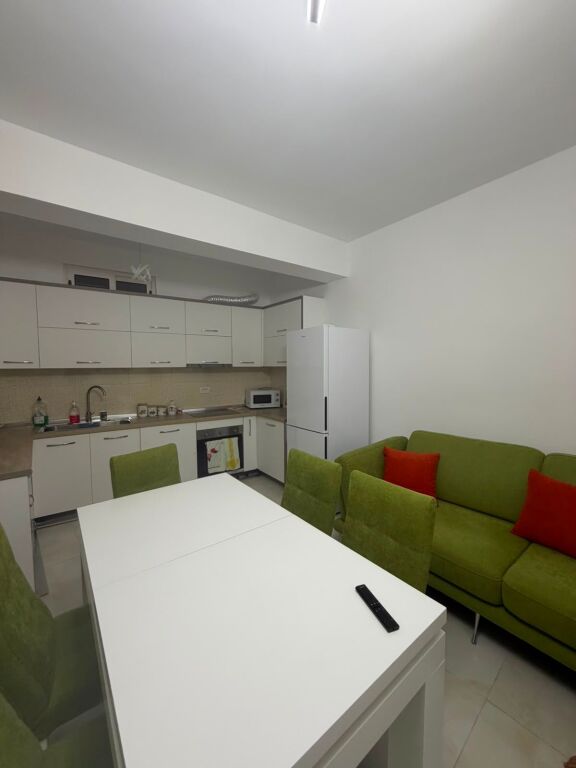 Rent | Shtëpi private 1 + 1 | Rruga Riza Cerova | 550 €/month