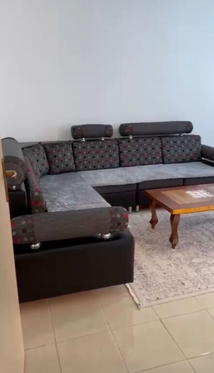 Jepet me qera Apartamenti 1+1, KRYEZIM I SHKOLLES SEBASHKUAR, PERBALLE 400 Mije leke