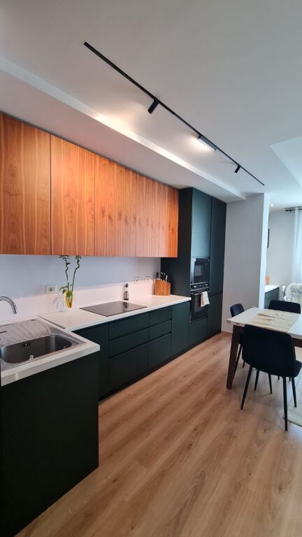 SHITER SUPER APARTAMENT 2+1 PRANE STADIUMIT AIR ALBANIA