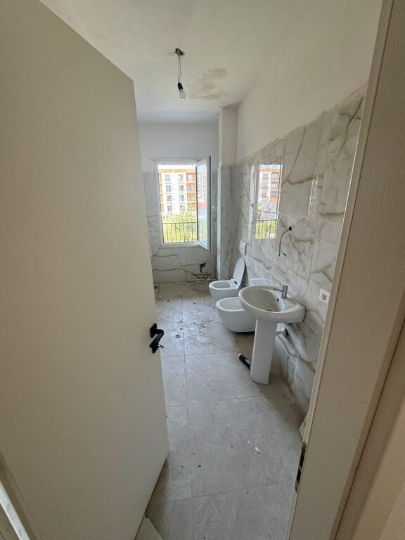 SHITET APARTAMENT 2+1+2 INSTITUT 107.000 EURO FH-86169