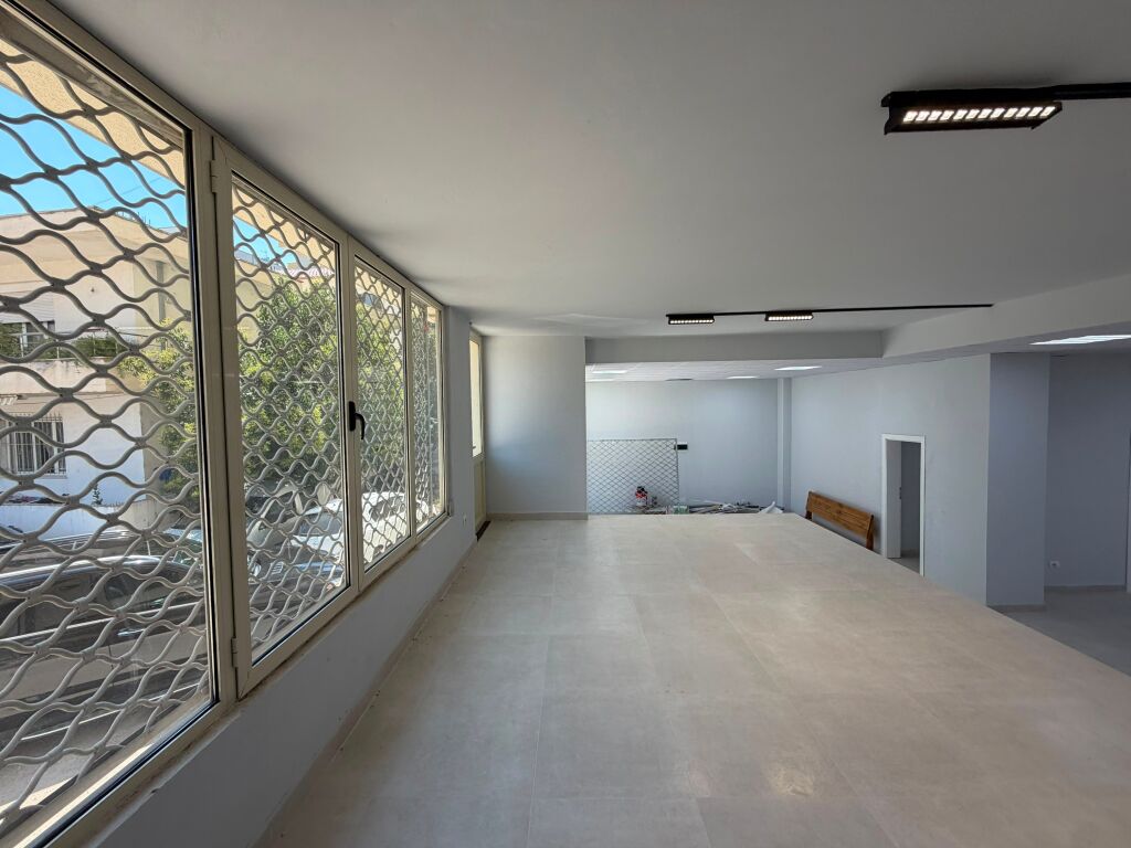 Locale commerciale in affitto presso Vila L ad Astir.