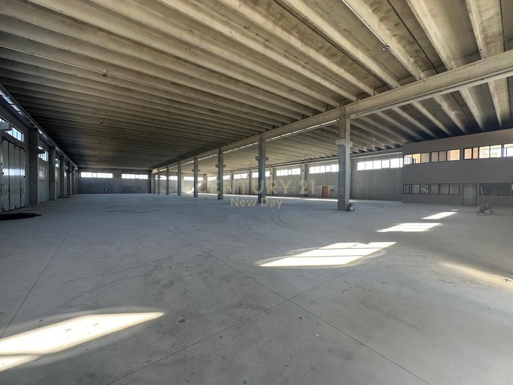 JEPET ME QIRA KAPNON INDUSTRIAL NE AUTOSTRADEN TIRANE - DURRES KM 30