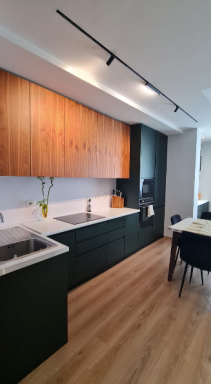 SHITET APARTAMENT 2+1 – PRANË STADIUMIT AIR ALBANIA