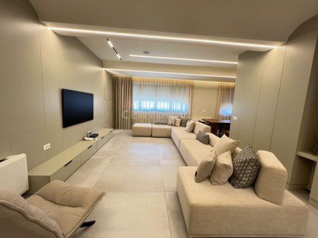Jepet me qira super duplex te investuar ne detaje tek rezidenca Kodra e Diellit !!