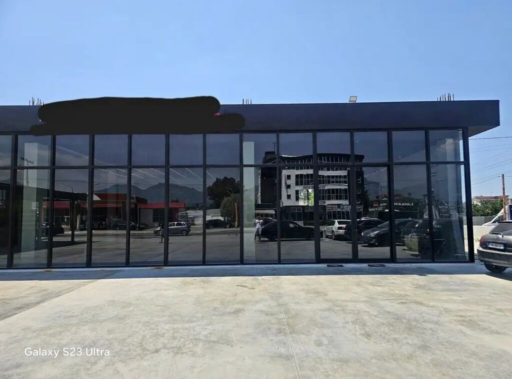 PREMISES FOR RENT 320 m2 - TAPIZE, STREET FRONT