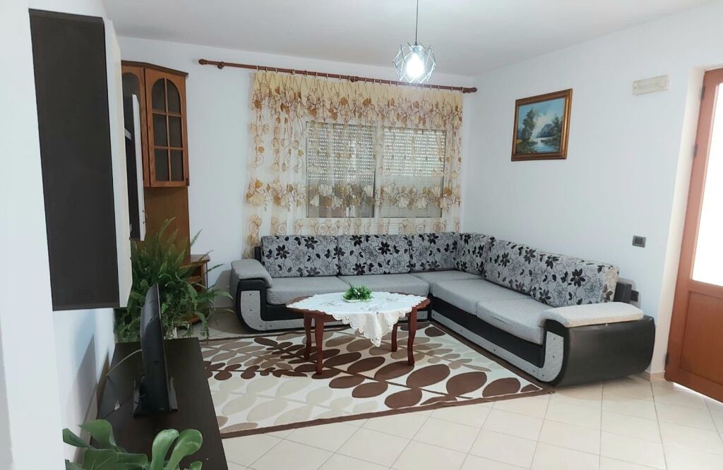 For rent 2+1 Train Station 500 thousand lek