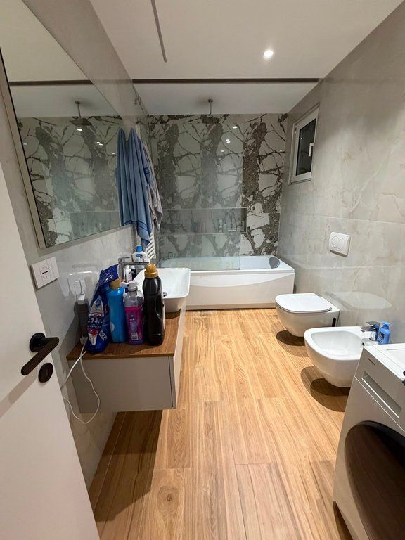 Apartamentg 2+1+2 per qira te Rruga Fortuzi
