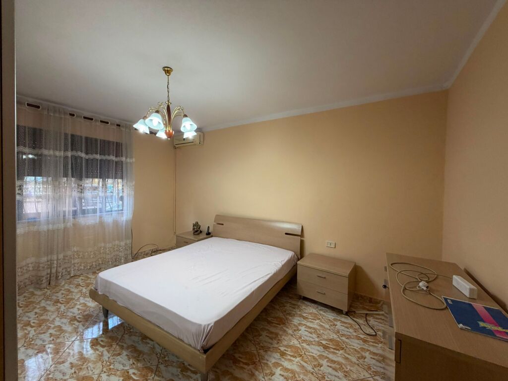 Apartament+Dyqan+Garazh per shitje tek 21 Dhjetori.
