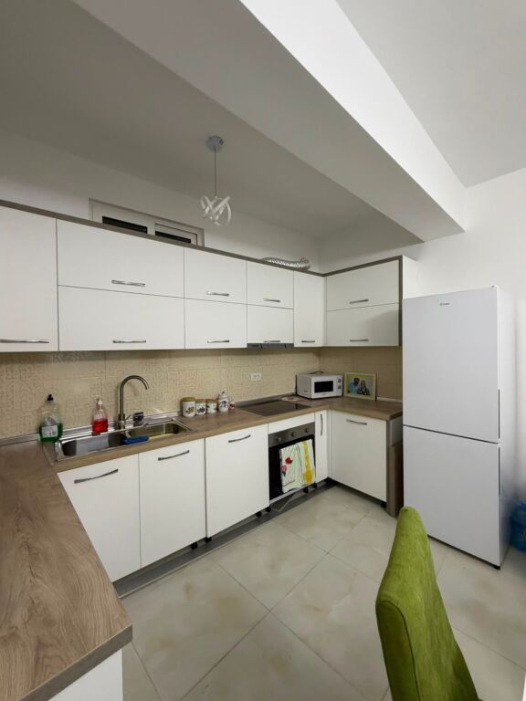 Rent | Shtëpi private 2 + 1 | Rruga Riza Cerova | 650 €/month