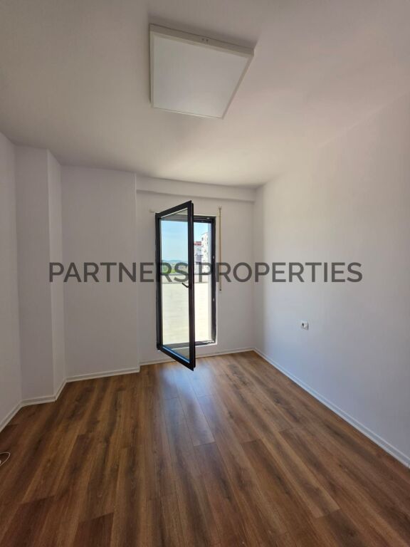APPARTAMENTO DI LUSSO IN VENDITA 2+1+2 CON VERANDA – VIA XHANFIZO KEKO