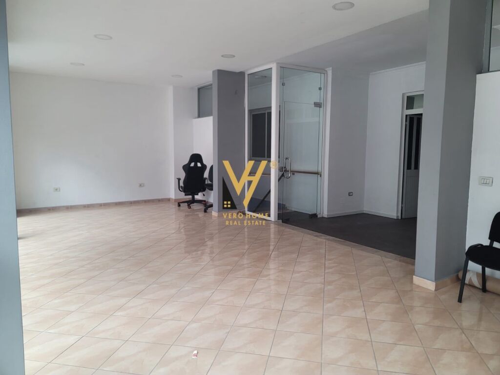 UFFICIO 220 M2 IN AFFITTO IN VIA DRITAN HOXHA 150.000 LEKE