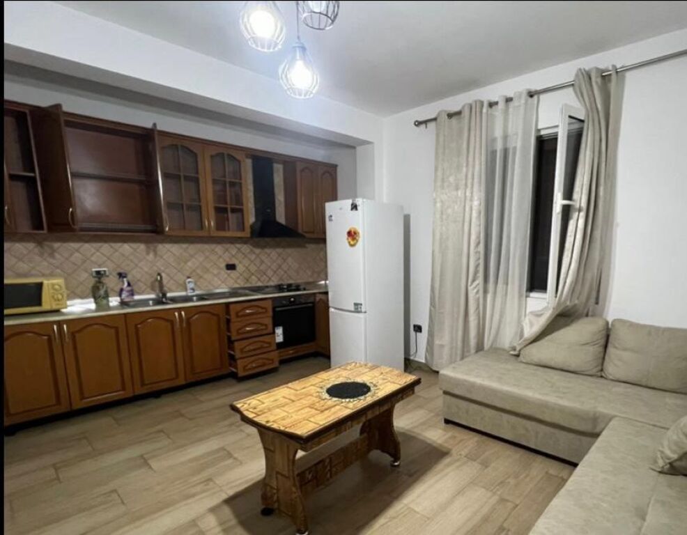 Rent | Shtëpi private 2 + 1 | Rruga Siri Kodra | 400 €/month